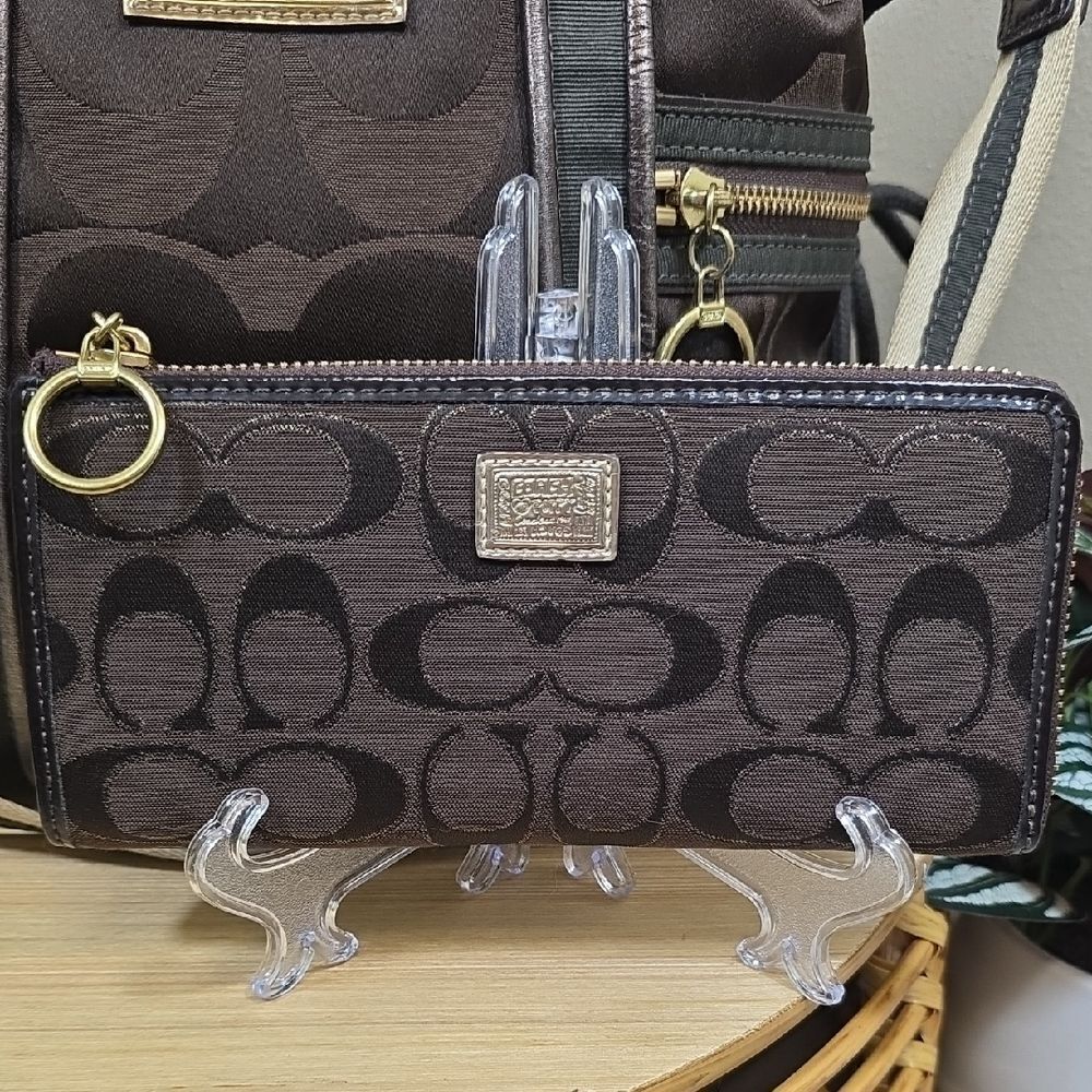 Coach Poppy Spotlight Tote and Matching Wallet - Picture 2 of 14